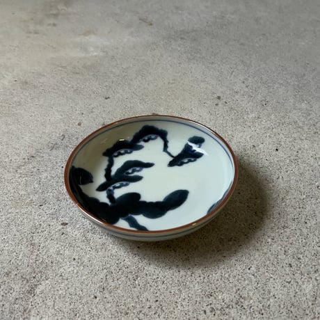 大正期 松柄の古い染付け小皿［5枚セット］呉須 松絵 染付 茶縁 小皿 豆皿 手書き 絵付 グッドバランス 美品範疇