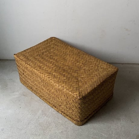 古い竹編みの行李 61cm  竹行李  柳行李  スズ竹 網代編み  ヴィンテージクラフト 保管箱 衣装ケース  完品