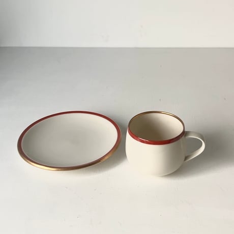 名古屋陶芸 カップ＆ソーサー　ボルドーと金彩のシンプルデザイン ハンドペイント  ヴィンテージコーヒーカップ 美品  1客の価格(ストック3客有)