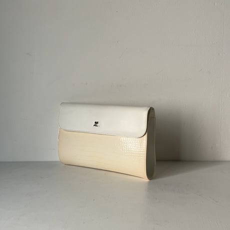 Courreges クレージュ  80sオールドクレージュ フラップ型クラッチバッグ クロコ型押し合皮 銀ロゴ 中古良品