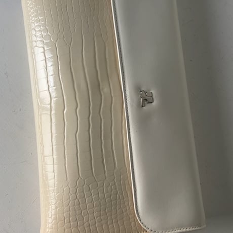 Courreges クレージュ  80sオールドクレージュ フラップ型クラッチバッグ クロコ型押し合皮 銀ロゴ 中古良品