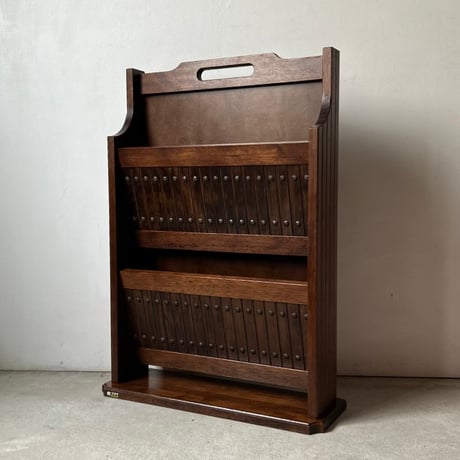 オールドカリモク 2段マガジンラック 1970年〜1980年代 木製ブナ材無垢 旧ロゴ 廃盤品 コロニアルシリーズ ヴィンテージカリモク 美品