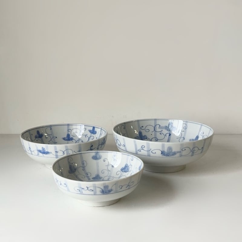 明治期 古い染付の入れ子鉢 (3鉢) アサガオ 蔓 絵 薄色 完品 | GobaTools