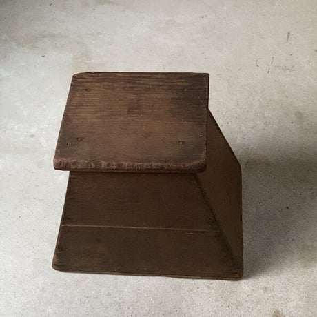 昭和初期 木製穴無し古い踏台  杉無垢材 台形 箱型 踏み台 ヴィンテージステップ グッドエイジング