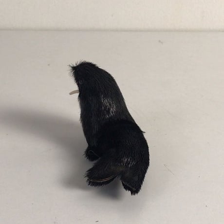 セイウチの置物　毛皮／レザー　ブラック　天然素材　ヴィンテージドール　動物人形