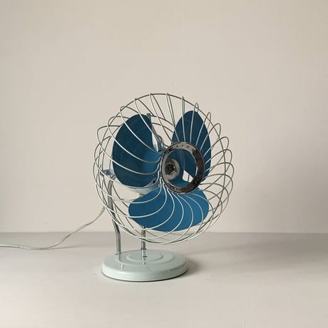 SILVER DESK FAN シルバーデスクファン (SILVER MFG.CO.LTD) ヴィンテージ卓上扇風機 小型 3枚金属羽根 レトロ家電 ブルー/クリームブルーグレー 良品