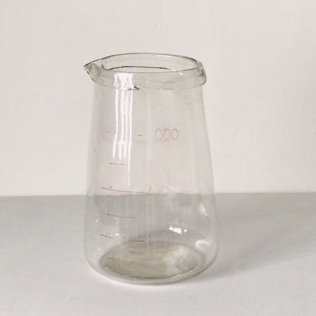 アンティーク 巨大ビーカー　ゆらゆらガラス  歪なフォルム 細く不鮮明なメモリと文字　3000ml  花器 金魚鉢 昭和初期  完品