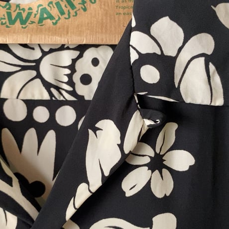 SUNSURF サンサーフ  2022年製 『HAWAIIAN SKULL BORDER』ハワイアン スカル ボーダー  ブラック  レーヨン アロハシャツ 未使用品