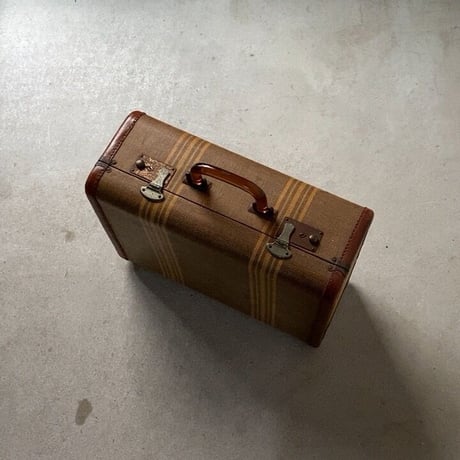 アンティークトランク 琥珀ハンドル ライン紋様 マスタード/ダークベージュ ヴィンテージ小型トランク 38cm 状態良好 鍵無し