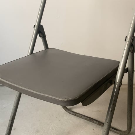 古い折り畳み椅子  1950-1960年代 ヴィンテージ フォールディングチェア ライトグレー 工業製品 インダストリアル 良品