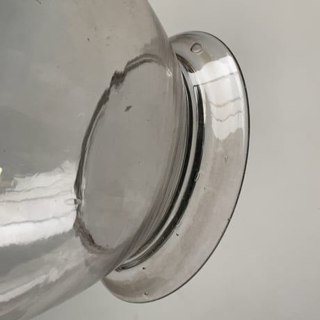 アンティーク大型ガラスポット 高さ31cm苺型古い硝子の保存瓶 硝子瓶 ガラス瓶 花器 金魚鉢 ベタ鉢 メダカ鉢 大正期 吹きガラス  ゆらゆら気泡ガラス 地球瓶
