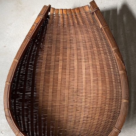 大きい古片口ざる 横幅約49cm 装飾 素材 作り エイジング…良好の古笊です。竹工芸 竹細工 古民藝 古民具