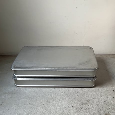 アルミ製 薄型パンケース  プリン箱  業務用 蓋付き アルミケース 洋菓子屋 店舗什器 プリン焼きケース 道具入れ 重ね箱 中古品 ※在庫2個有り