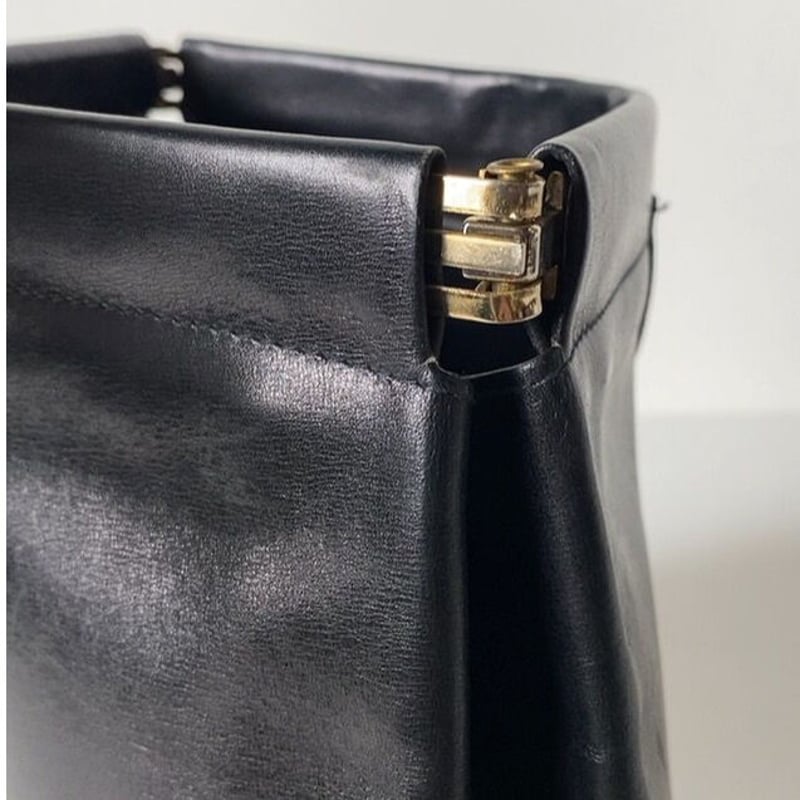 VALENTINO オールドヴァレンチノ レザークラッチバッグ ブラック 幅約