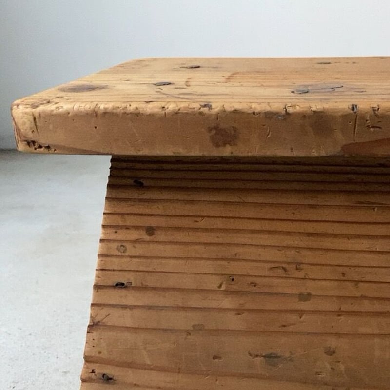 昭和期 木製穴無し古い踏台 杉材無垢 小さめ 台形 箱型 踏み台