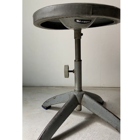 A :  KOKUYO オールドコクヨ  古いコクヨの丸椅子  ヴィンテージ スチール スツール  回転椅子 事務椅子 作業椅子 鉄脚 旧ロゴ レトロ 家具