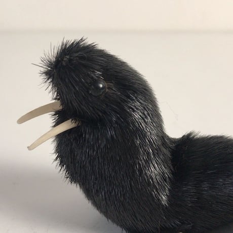 セイウチの置物　毛皮／レザー　ブラック　天然素材　ヴィンテージドール　動物人形