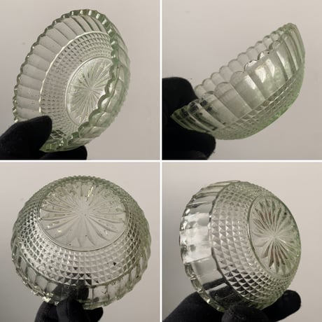 アンティークプレスガラス デザート深皿2客セット 花紋様 輪花縁 古いガラス器 小鉢 昭和初期 アイスクリーム かき氷 デザート皿