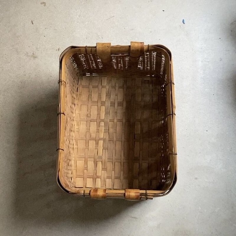 古い御用籠 クラシックでスタンダードな野菜カゴ 野良かご ござ編み 竹