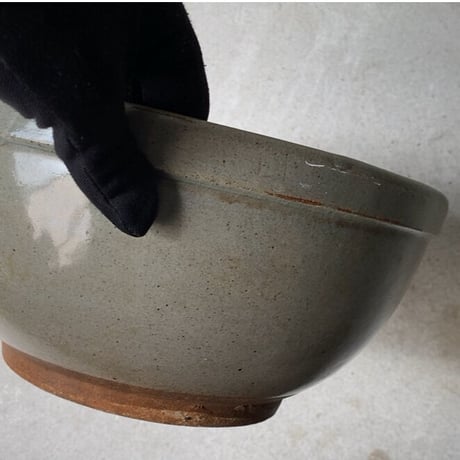 古いこね鉢(ストーンウェアA) 幅約26cm シンプル大鉢 巨大ボウル 荒い目跡 小ぶり メダカ鉢 水栽培 ビオトープ  完品
