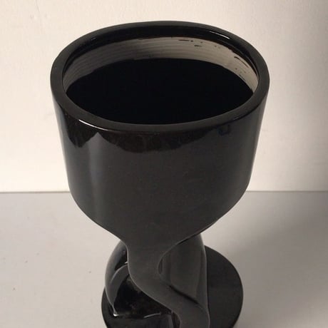 黒いアーティスティックな花瓶