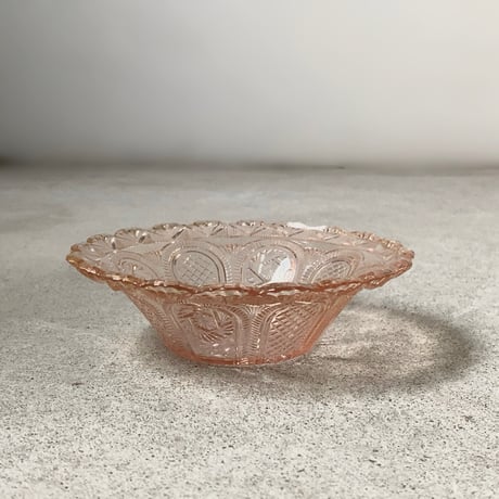 アンティークプレスガラス デザートプレート デザート皿 ダークローズ レースデザイン 花柄 古いガラス 気泡ガラス 大正 昭和 時代アイスクリーム皿 美品