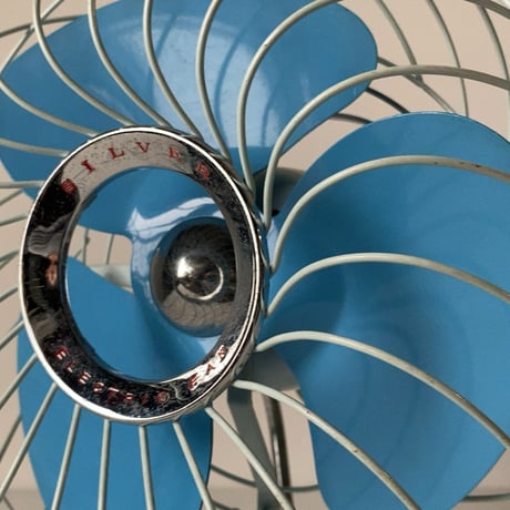 SILVER DESK FAN シルバーデスクファン (SILVER MFG.CO.LTD) ヴィンテージ卓上扇風機 小型 3枚金属羽根 レトロ家電 ブルー/クリームブルーグレー 良品