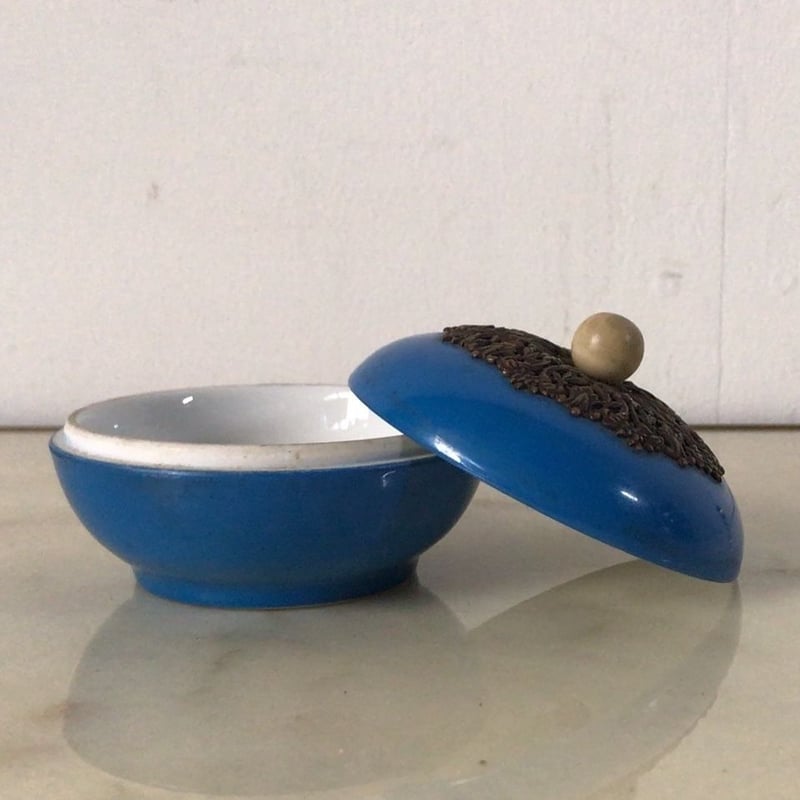フランス アンティーク 青い小物入れ 陶器 唐草金具蓋 ポット