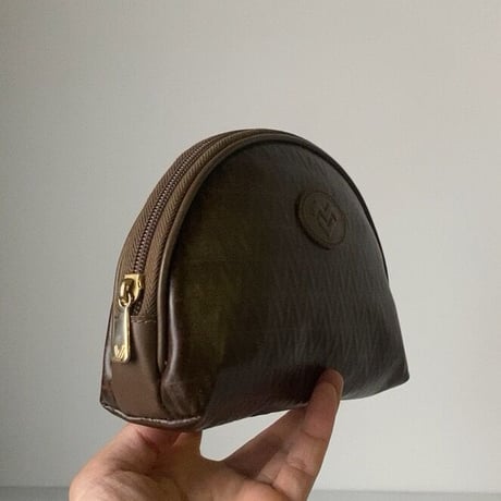 VALENTINO オールドヴァレンチノの半円型ミニポーチ コスメポーチ 小物入れ 幅約20cmの小さめポーチ 美品