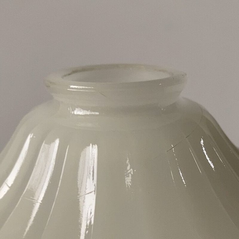 大正〜昭和期 古い電笠(ランプシェード) 練乳色の肉厚ガラス お色目に