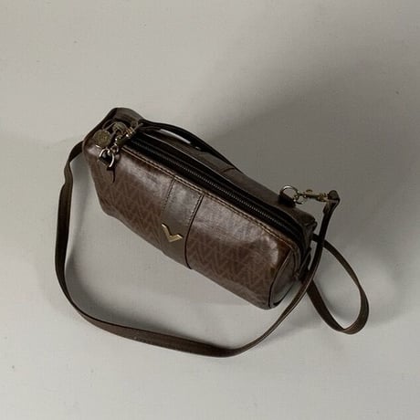VALENTINO オールドヴァレンチノのミニミニショルダーバッグ  幅約18cmの小さめポシェット ヴィンテージバレンチノ