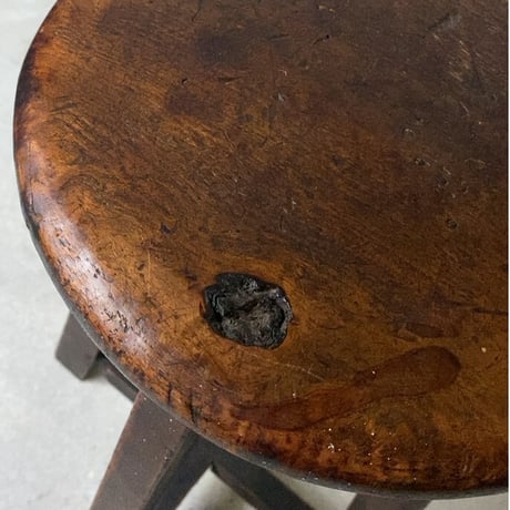 古い木製スツール 節有り広葉樹座面 トロトロ黒光 極上ヴィンテージスツール 丸椅子 木製無垢材 戦前古作 完品