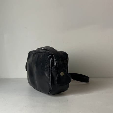 Courreges クレージュ  70sオールドクレージュ ミニショルダーバッグ カメラバッグ ダークネイビー レザー ビッグロゴ 中古良品