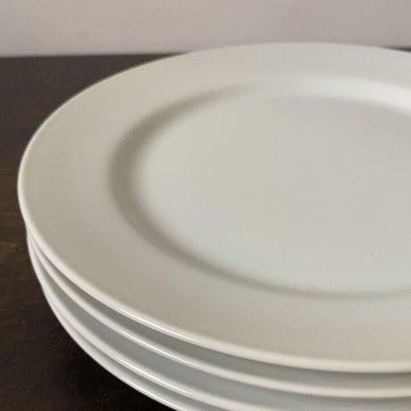 旧家の物置に長年眠っていた古い白いお皿23cm  4枚セット  洋食皿  平皿  ヴィンテージプレート 未使用品レベル