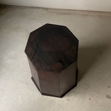 古い八角柱 木製台 李朝台 飾り台 花台 盆栽台 香炉台  スツールとしても。ヴィンテージ家具 店舗什器