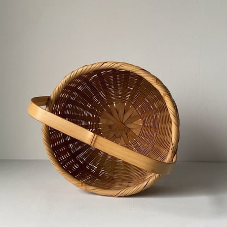 丸筒型 持ち手竹籠  幅約27cm 茶碗籠 りんごカゴ 野菜かご 万能籠  ガッチリ頑丈 よく編まれた籠 竹工芸 手仕事 民藝 工芸品