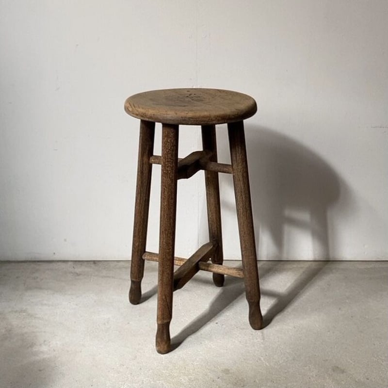 アンティーク 木製無垢 丸椅子 ラワン材 2段櫓 丸脚 古い木製スツール 