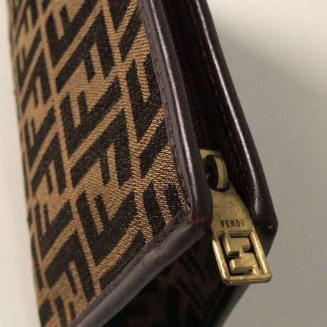 FENDI フェンディ　ズッカ柄三角ポーチ　ヴィンテージ　リチャード購入品　箱包み有り。中古品