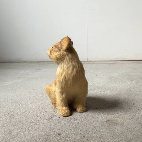 1970年代大丸販売品 猫の置物 リアルファー 茶虎 ヴィンテージドール 人形 剥製級のリアルさ  珍品