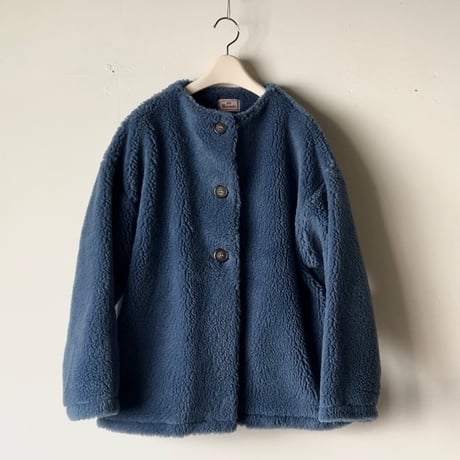 mao made  マオメイド  モックネックノーカラーボアジャケット  もこもこ いつものモックネックジャケット スモークブルー　中古極美品