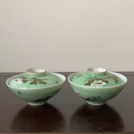 古い中国の蓋茶碗(飯椀) 4客セット(5客ですが1点蓋にホツがあるため実質完品4客での御提示) 花紋様 青磁色磁器 ヴィンテージ食器 テーブルウェア