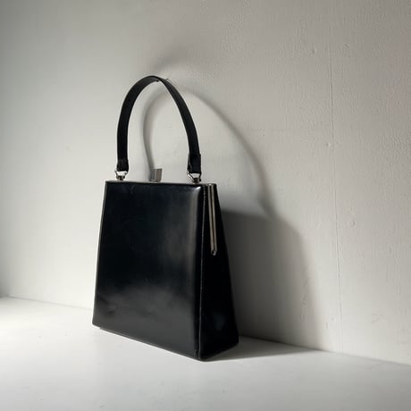 古いレザーのハンドバッグ  スムースレザー ブラック がま口型 ヴィンテージバッグ フォーマル 中古良品