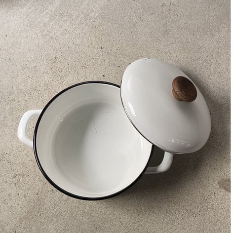 EJIRY Ampleur  エジリー社製  アンプルール BASICシリーズ ホーロー両手鍋20cm ホワイト ウッド摘み used