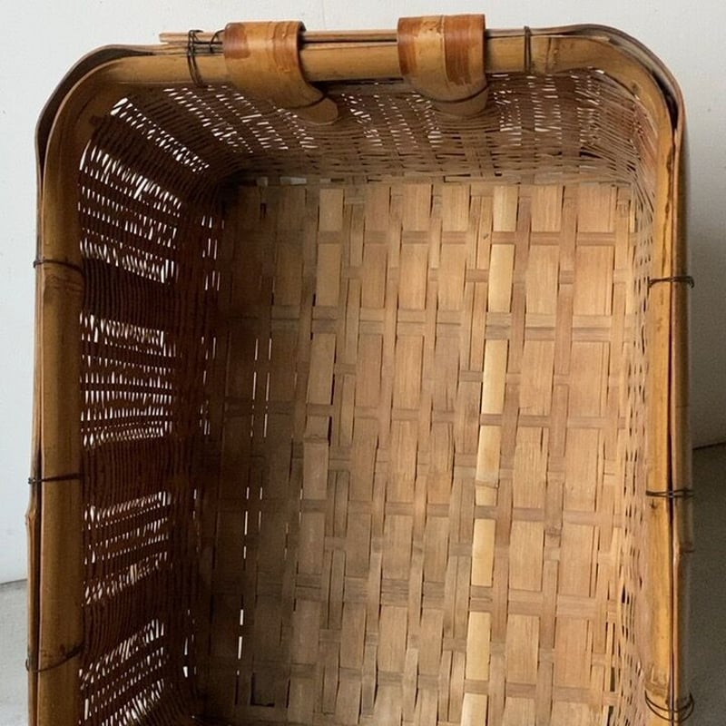 古い御用籠 クラシックでスタンダードな野菜カゴ 野良かご ござ編み 竹