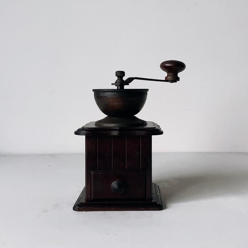 ブラジル製の希少なビンテージ手動式動輪コーヒーミル ブラジル製の希少なビンテージ手動式動輪コーヒーミル