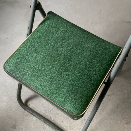 古い折り畳み椅子  1950-1960年代 ヴィンテージフォールディングチェア  マイクロカモフラージュ柄  迷彩 グリーン/グレー  良品