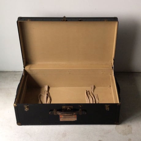 OSHKOSH TRUNKS inc (オシュコシュ社製 )  大型ヴィンテージトランク  ブラック 真鍮金具  made in New England  アメリカ製