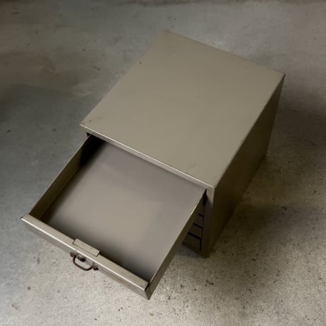 Plus No50  ヴィンテージ スチール小引き出し 5杯  1杯鍵あり 古い事務用品 日本製 良品