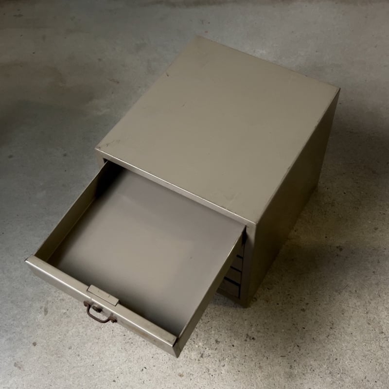 Plus No50 ヴィンテージ スチール小引き出し 5杯 1杯鍵あり 古い事務