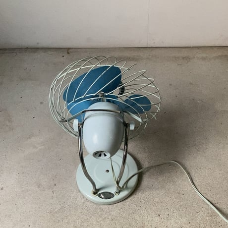 SILVER DESK FAN シルバーデスクファン (SILVER MFG.CO.LTD) ヴィンテージ卓上扇風機 小型 3枚金属羽根 レトロ家電 ブルー/クリームブルーグレー 良品